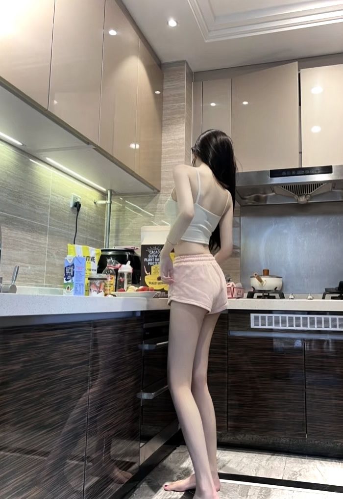 上海07 华东美术系🎨在读 172极品小纯头像