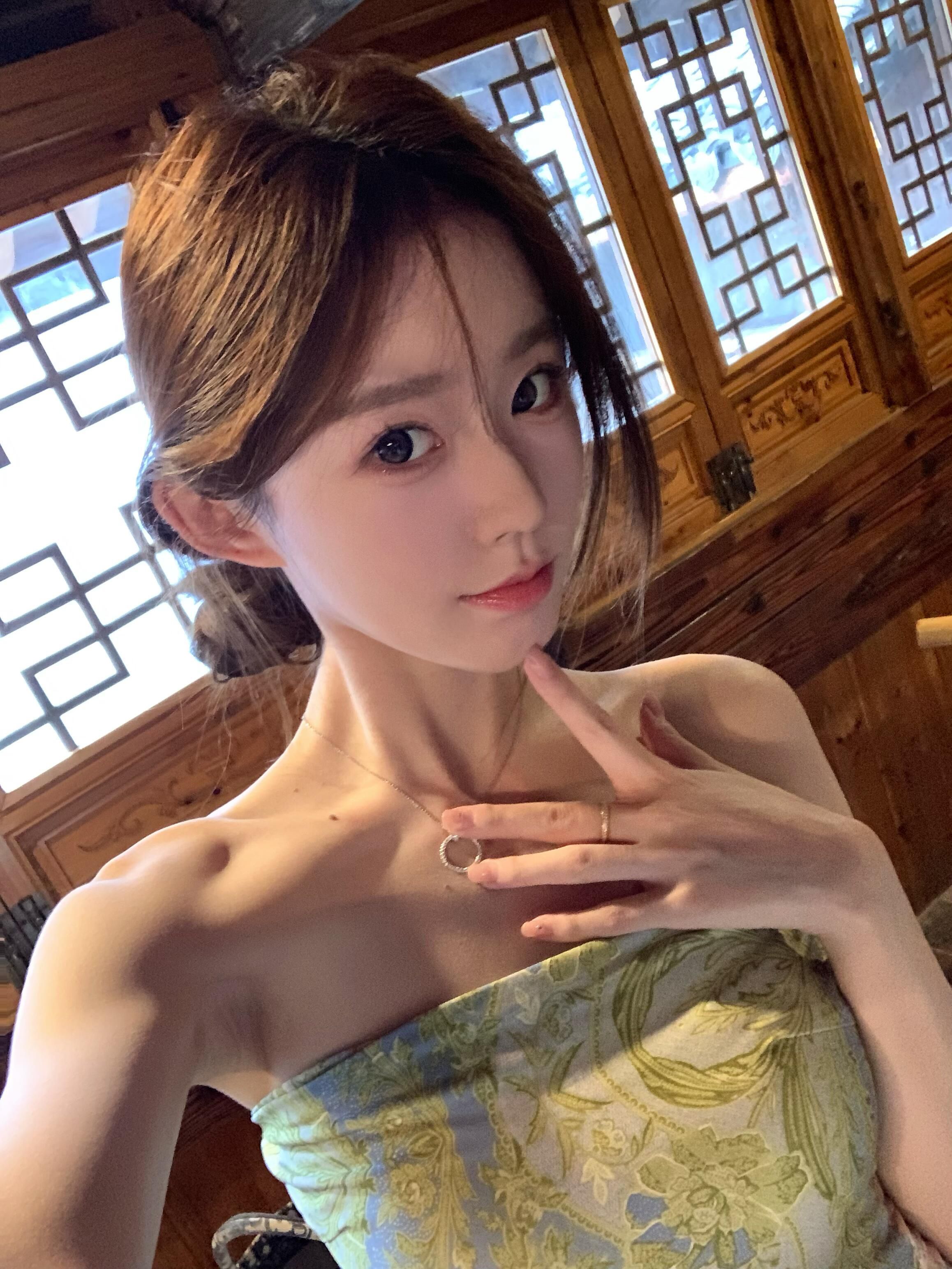 上海某学院艺术设计在校短期兼职❤️头像